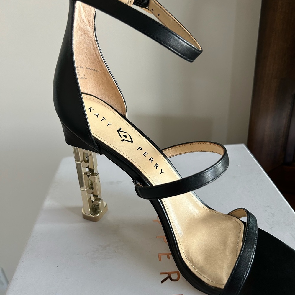 New, never worn w/box